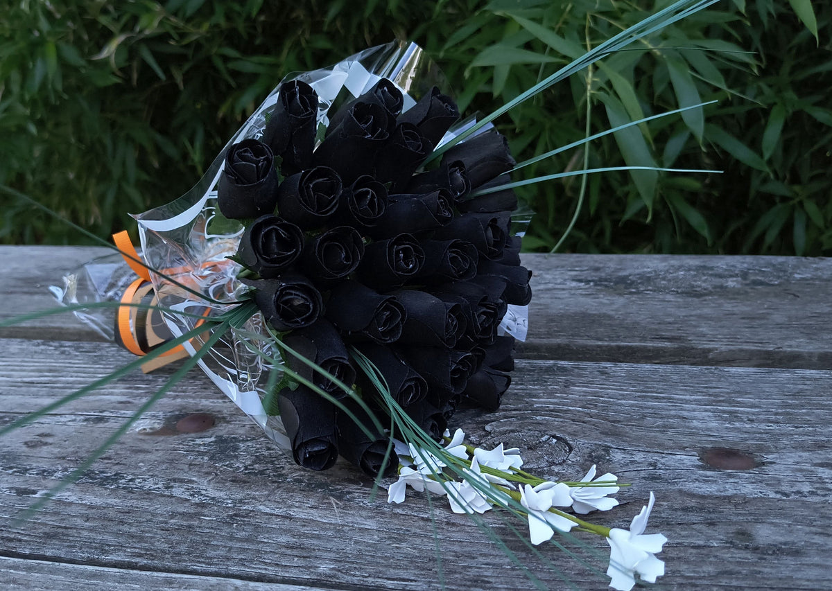 Halloween Wooden Rose Bouquet – All Black