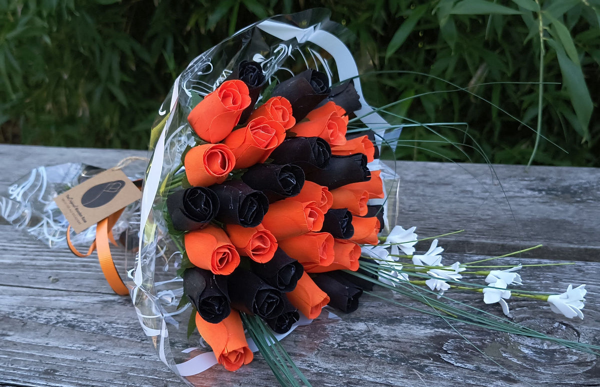Halloween Wooden Rose Bouquet – Black & Orange